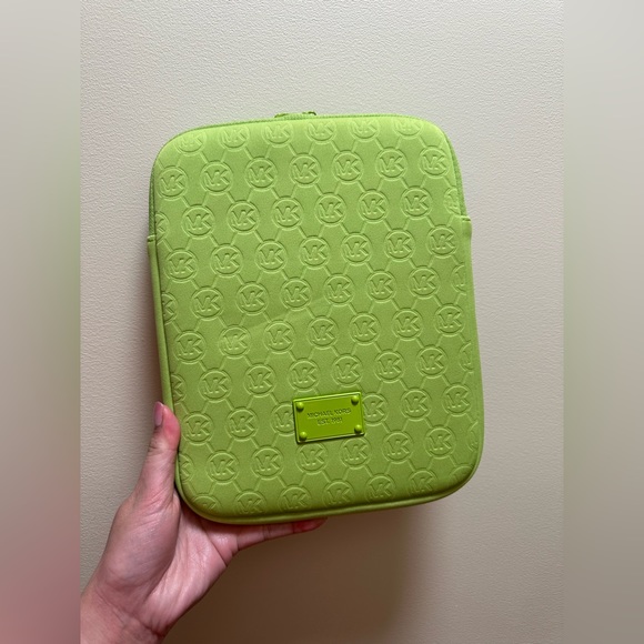Micheal Kors İPad Sleeve Case - Picture 1 of 9